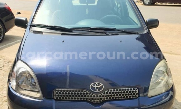 Sayi Na hannu Toyota Yaris Blue Mota in Douala a Ƙasar Kamaru