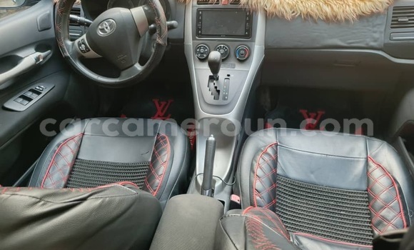 Sayi Imported Toyota Auris Azurfa Mota in Douala a Ƙasar Kamaru Sayi Imported Toyota Auris Azurfa Mota in Douala a Ƙasar Kamaru