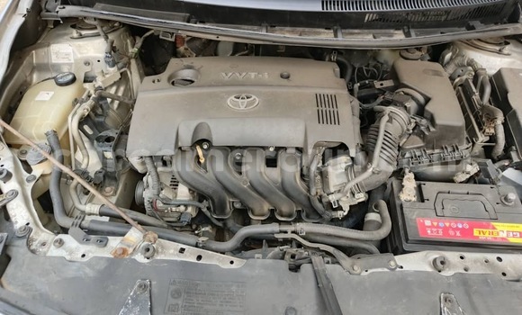 Sayi Imported Toyota Auris Azurfa Mota in Douala a Ƙasar Kamaru Sayi Imported Toyota Auris Azurfa Mota in Douala a Ƙasar Kamaru