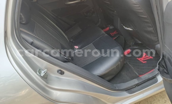 Sayi Imported Toyota Auris Azurfa Mota in Douala a Ƙasar Kamaru Sayi Imported Toyota Auris Azurfa Mota in Douala a Ƙasar Kamaru