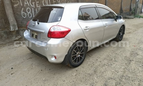 Sayi Imported Toyota Auris Azurfa Mota in Douala a Ƙasar Kamaru Sayi Imported Toyota Auris Azurfa Mota in Douala a Ƙasar Kamaru