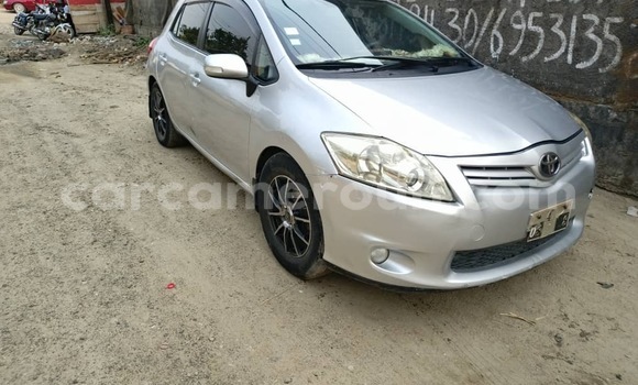 Sayi Imported Toyota Auris Azurfa Mota in Douala a Ƙasar Kamaru Sayi Imported Toyota Auris Azurfa Mota in Douala a Ƙasar Kamaru