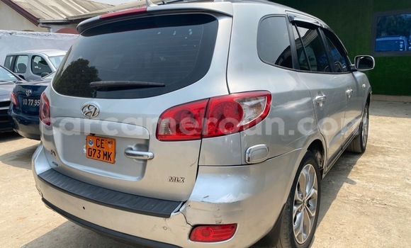 Sayi Na hannu Hyundai Santa Fe Azurfa Mota in Douala a Ƙasar Kamaru Sayi Na hannu Hyundai Santa Fe Azurfa Mota in Douala a Ƙasar Kamaru