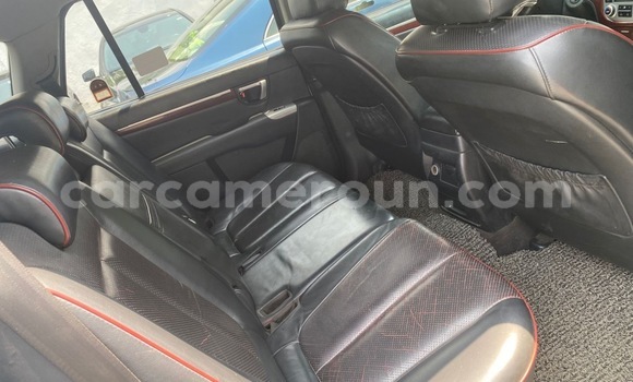 Sayi Na hannu Hyundai Santa Fe Azurfa Mota in Douala a Ƙasar Kamaru Sayi Na hannu Hyundai Santa Fe Azurfa Mota in Douala a Ƙasar Kamaru