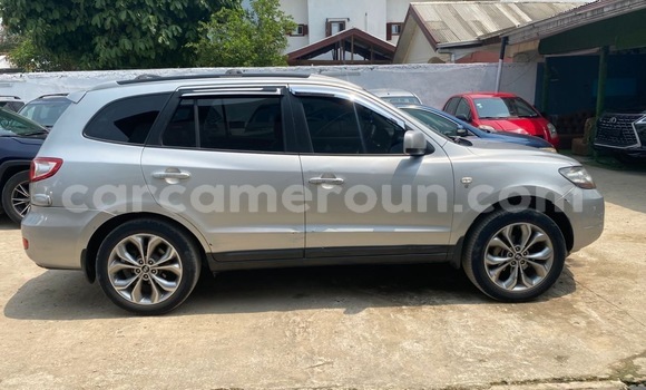 Sayi Na hannu Hyundai Santa Fe Azurfa Mota in Douala a Ƙasar Kamaru Sayi Na hannu Hyundai Santa Fe Azurfa Mota in Douala a Ƙasar Kamaru