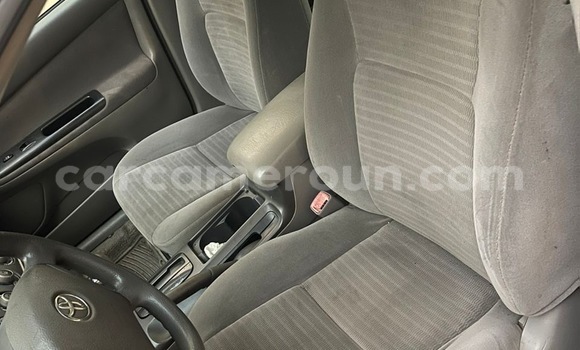 Sayi Na hannu Toyota Camry Black Mota in Douala a Ƙasar Kamaru Sayi Na hannu Toyota Camry Black Mota in Douala a Ƙasar Kamaru