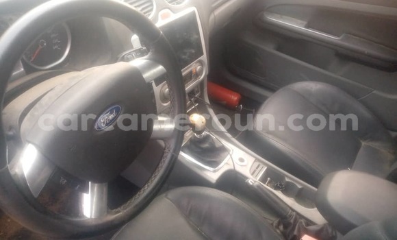 Sayi Na hannu Ford Focus Blue Mota in Douala a Ƙasar Kamaru Sayi Na hannu Ford Focus Blue Mota in Douala a Ƙasar Kamaru