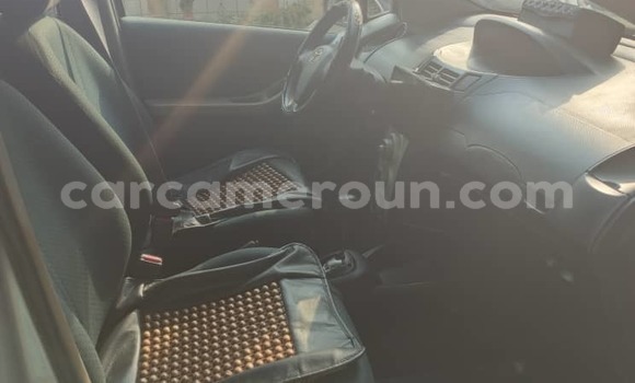 Sayi Na hannu Toyota Yaris Azurfa Mota in Douala a Ƙasar Kamaru Sayi Na hannu Toyota Yaris Azurfa Mota in Douala a Ƙasar Kamaru