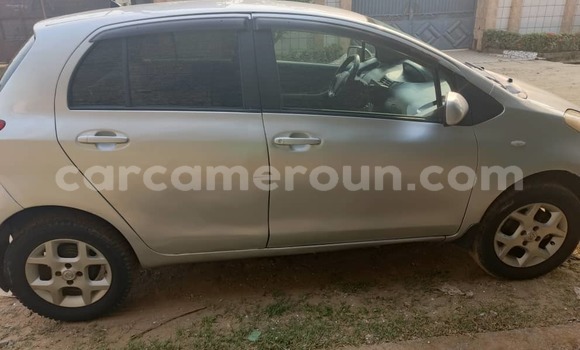 Sayi Na hannu Toyota Yaris Azurfa Mota in Douala a Ƙasar Kamaru Sayi Na hannu Toyota Yaris Azurfa Mota in Douala a Ƙasar Kamaru