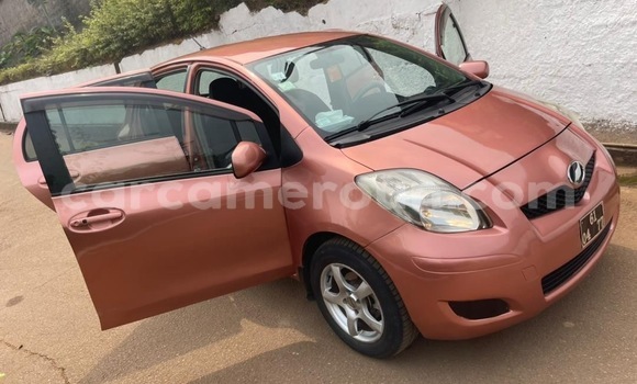 Sayi Na hannu Toyota Vitz Brown Mota in Yaounde a Babban Kamaru