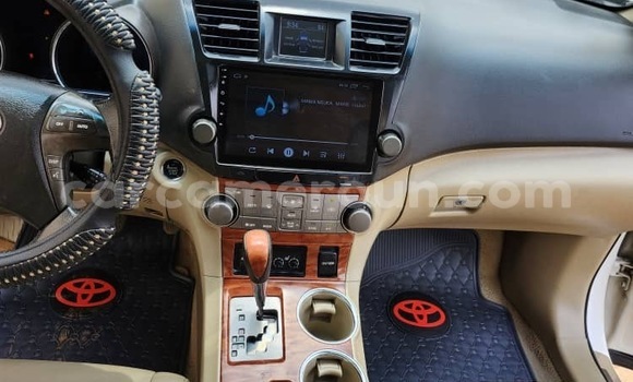 Buy Used Toyota Highlander White Car in Yaounde in Central Cameroon Buy Used Toyota Highlander White Car in Yaounde in Central Cameroon