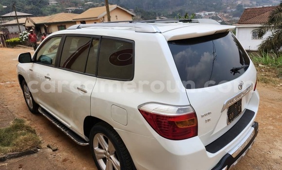 Buy Used Toyota Highlander White Car in Yaounde in Central Cameroon Buy Used Toyota Highlander White Car in Yaounde in Central Cameroon