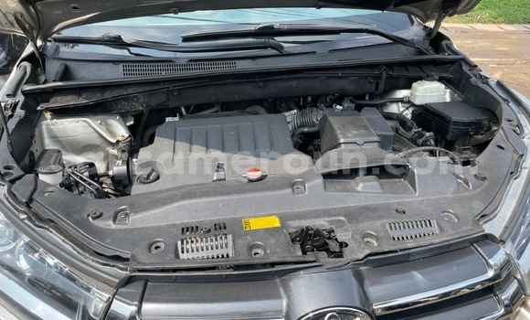 Sayi Sabo Toyota Highlander Sauran Mota in Douala a Ƙasar Kamaru Sayi Sabo Toyota Highlander Sauran Mota in Douala a Ƙasar Kamaru