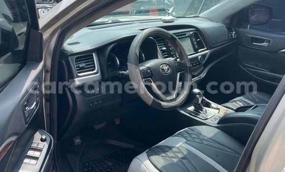 Sayi Sabo Toyota Highlander Sauran Mota in Douala a Ƙasar Kamaru Sayi Sabo Toyota Highlander Sauran Mota in Douala a Ƙasar Kamaru