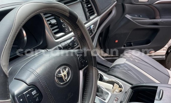 Sayi Sabo Toyota Highlander Sauran Mota in Douala a Ƙasar Kamaru Sayi Sabo Toyota Highlander Sauran Mota in Douala a Ƙasar Kamaru