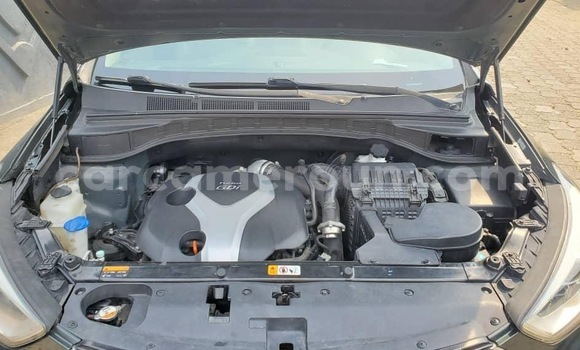 Sayi Sabo Hyundai Santa Fe Sauran Mota in Douala a Ƙasar Kamaru Sayi Sabo Hyundai Santa Fe Sauran Mota in Douala a Ƙasar Kamaru