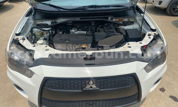 Buy Import Mitsubishi Outlander White Car in Douala in Littoral Cameroon Buy Import Mitsubishi Outlander White Car in Douala in Littoral Cameroon