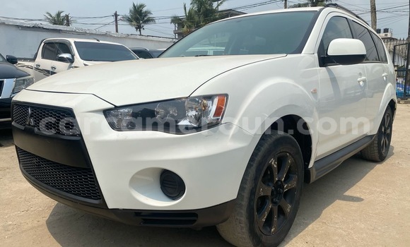 Buy Import Mitsubishi Outlander White Car in Douala in Littoral Cameroon Buy Import Mitsubishi Outlander White Car in Douala in Littoral Cameroon