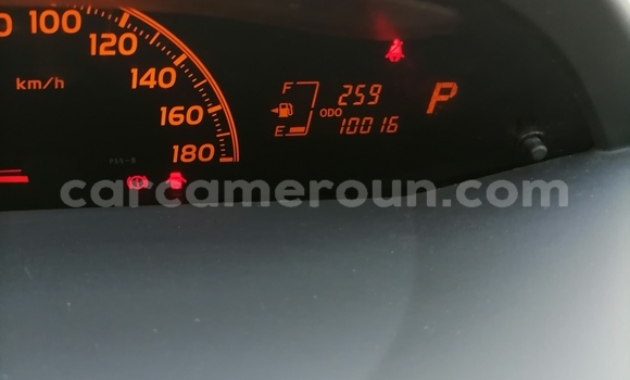 Sayi Na hannu Toyota Vitz Azurfa Mota in Douala a Ƙasar Kamaru Sayi Na hannu Toyota Vitz Azurfa Mota in Douala a Ƙasar Kamaru