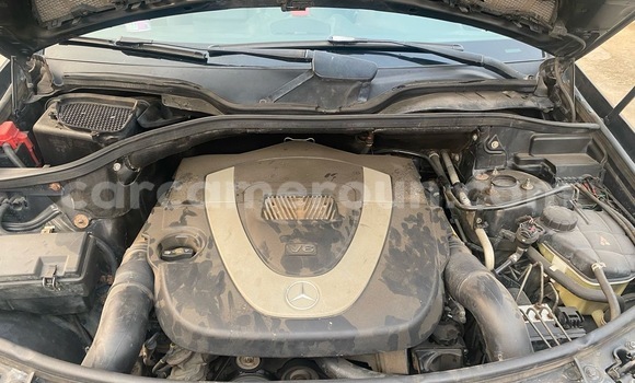 Sayi Na hannu Mercedes‒Benz ML–Class Black Mota in Douala a Ƙasar Kamaru Sayi Na hannu Mercedes‒Benz ML–Class Black Mota in Douala a Ƙasar Kamaru