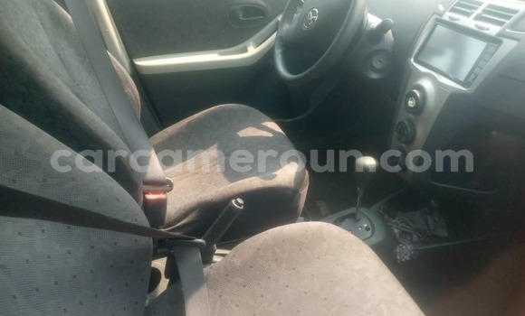 Sayi Na hannu Toyota Yaris Black Mota in Douala a Ƙasar Kamaru Sayi Na hannu Toyota Yaris Black Mota in Douala a Ƙasar Kamaru