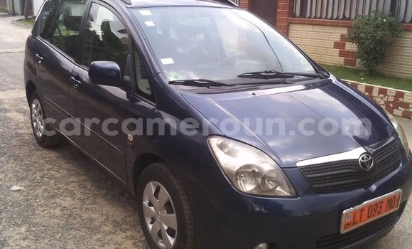 Acheter Occasion Voiture Toyota Corolla Verso Bleu à Douala, Littoral Cameroon