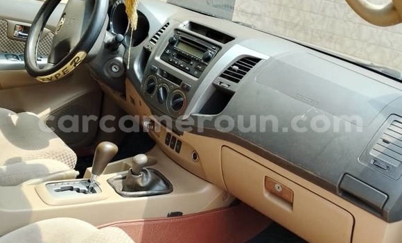 Sayi Na hannu Toyota Fortuner Black Mota in Douala a Ƙasar Kamaru Sayi Na hannu Toyota Fortuner Black Mota in Douala a Ƙasar Kamaru