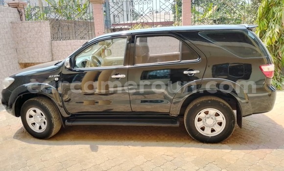 Sayi Na hannu Toyota Fortuner Black Mota in Douala a Ƙasar Kamaru Sayi Na hannu Toyota Fortuner Black Mota in Douala a Ƙasar Kamaru