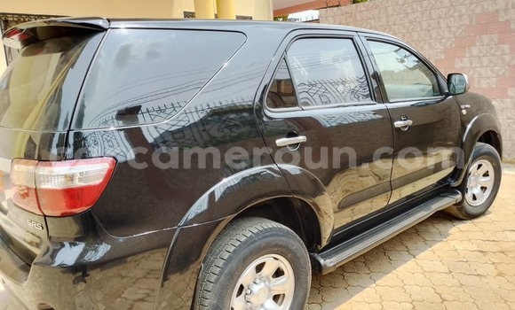 Sayi Na hannu Toyota Fortuner Black Mota in Douala a Ƙasar Kamaru Sayi Na hannu Toyota Fortuner Black Mota in Douala a Ƙasar Kamaru