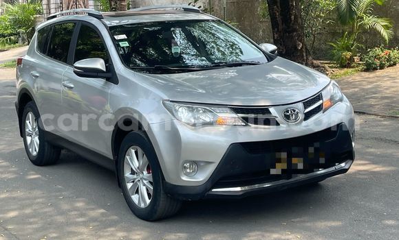 Buy Used Toyota RAV4 White Car in Douala in Littoral Cameroon