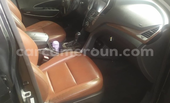 Sayi Na hannu Hyundai Santa Fe Black Mota in Douala a Ƙasar Kamaru Sayi Na hannu Hyundai Santa Fe Black Mota in Douala a Ƙasar Kamaru