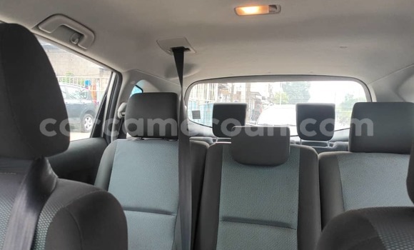 Sayi Na hannu Toyota Corolla Verso Azurfa Mota in Douala a Ƙasar Kamaru Sayi Na hannu Toyota Corolla Verso Azurfa Mota in Douala a Ƙasar Kamaru