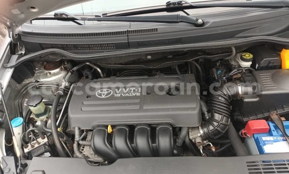 Sayi Na hannu Toyota Corolla Verso Azurfa Mota in Douala a Ƙasar Kamaru Sayi Na hannu Toyota Corolla Verso Azurfa Mota in Douala a Ƙasar Kamaru