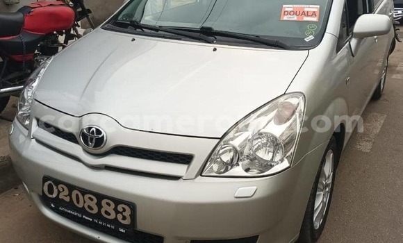 Sayi Na hannu Toyota Corolla Verso Azurfa Mota in Douala a Ƙasar Kamaru Sayi Na hannu Toyota Corolla Verso Azurfa Mota in Douala a Ƙasar Kamaru