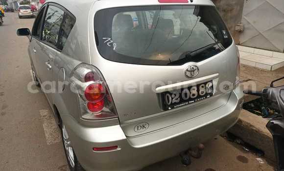 Sayi Na hannu Toyota Corolla Verso Azurfa Mota in Douala a Ƙasar Kamaru Sayi Na hannu Toyota Corolla Verso Azurfa Mota in Douala a Ƙasar Kamaru