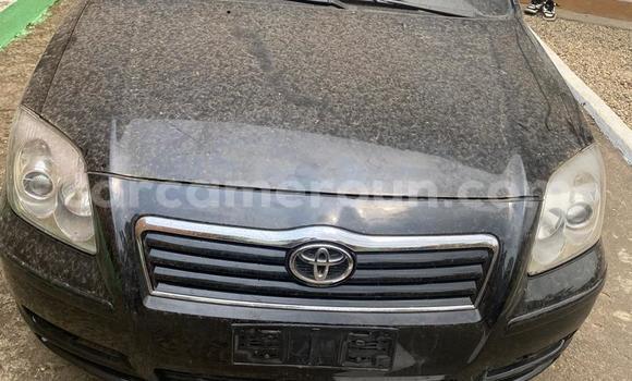 Sayi Na hannu Toyota Avensis Black Mota in Douala a Ƙasar Kamaru