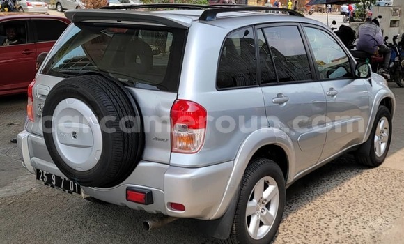 Acheter Occasion Voiture Toyota RAV4 Gris à Douala, Littoral Cameroon Acheter Occasion Voiture Toyota RAV4 Gris à Douala, Littoral Cameroon