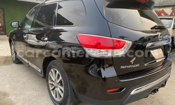 Sayi Na hannu Nissan Pathfinder Black Mota in Douala a Ƙasar Kamaru Sayi Na hannu Nissan Pathfinder Black Mota in Douala a Ƙasar Kamaru
