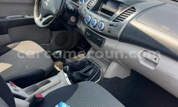Sayi Na hannu Mitsubishi L200 Azurfa Mota in Douala a Ƙasar Kamaru Sayi Na hannu Mitsubishi L200 Azurfa Mota in Douala a Ƙasar Kamaru