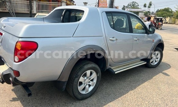 Sayi Na hannu Mitsubishi L200 Azurfa Mota in Douala a Ƙasar Kamaru Sayi Na hannu Mitsubishi L200 Azurfa Mota in Douala a Ƙasar Kamaru