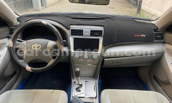 Sayi Na hannu Toyota Camry Blue Mota in Douala a Ƙasar Kamaru Sayi Na hannu Toyota Camry Blue Mota in Douala a Ƙasar Kamaru