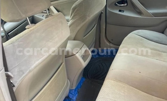 Sayi Na hannu Toyota Camry Blue Mota in Douala a Ƙasar Kamaru Sayi Na hannu Toyota Camry Blue Mota in Douala a Ƙasar Kamaru