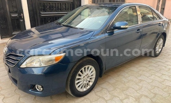 Sayi Na hannu Toyota Camry Blue Mota in Douala a Ƙasar Kamaru Sayi Na hannu Toyota Camry Blue Mota in Douala a Ƙasar Kamaru