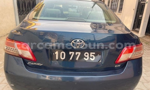 Sayi Na hannu Toyota Camry Blue Mota in Douala a Ƙasar Kamaru Sayi Na hannu Toyota Camry Blue Mota in Douala a Ƙasar Kamaru