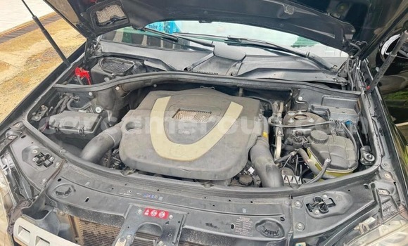 Sayi Na hannu Mercedes‒Benz ML–Class Black Mota in Douala a Ƙasar Kamaru Sayi Na hannu Mercedes‒Benz ML–Class Black Mota in Douala a Ƙasar Kamaru