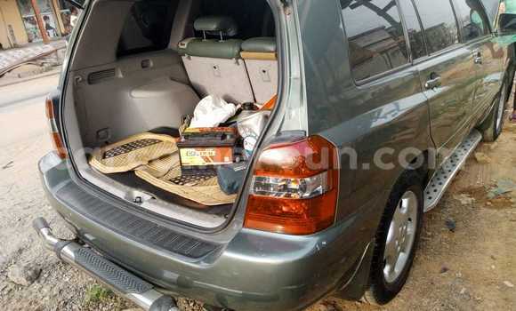 Buy Used Toyota Highlander Green Car in Douala in Littoral Cameroon Buy Used Toyota Highlander Green Car in Douala in Littoral Cameroon