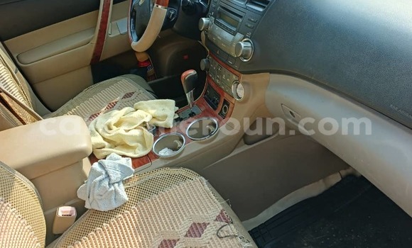 Acheter Occasion Voiture Toyota Highlander Blanc à Douala, Littoral Cameroon Acheter Occasion Voiture Toyota Highlander Blanc à Douala, Littoral Cameroon