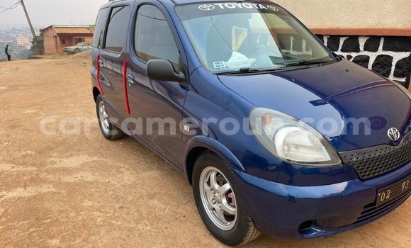 Acheter Occasion Voiture Toyota Yaris Verso Bleu à Yaoundé, Central Cameroon