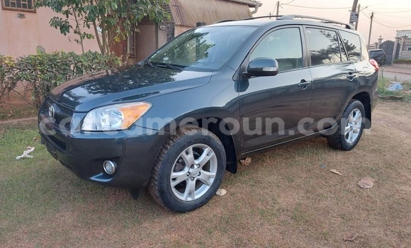 Sayi Na hannu Toyota RAV4 Black Mota in Yaounde a Babban Kamaru Sayi Na hannu Toyota RAV4 Black Mota in Yaounde a Babban Kamaru