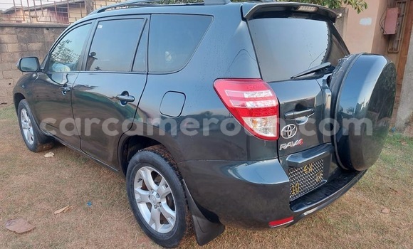 Sayi Na hannu Toyota RAV4 Black Mota in Yaounde a Babban Kamaru Sayi Na hannu Toyota RAV4 Black Mota in Yaounde a Babban Kamaru